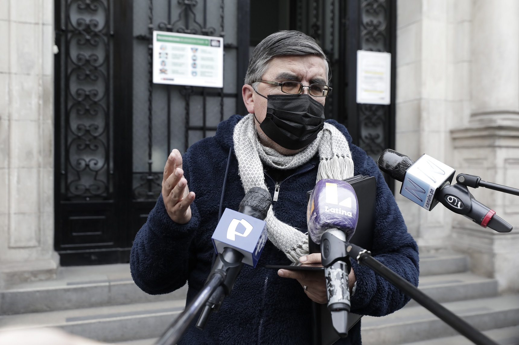 Alex Flores sobre Gabinete Vásquez: “Ni siquiera se nos remitió los currículum vitae de los ministros”